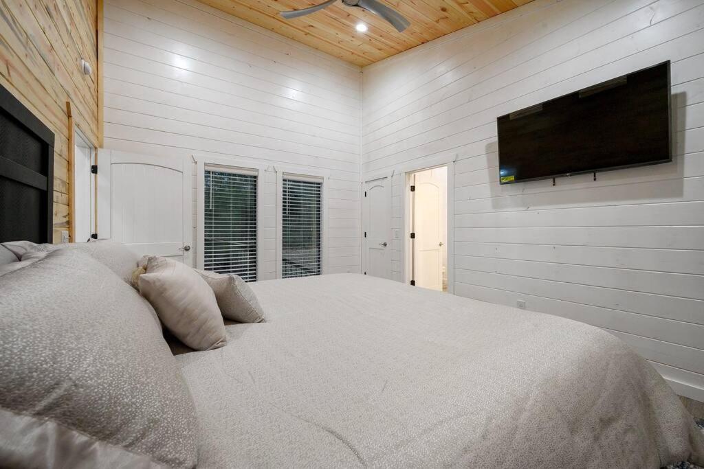 Diamond Cabin W/ Jet Shower & Secluded Back Deck! Broken Bow Exterior photo