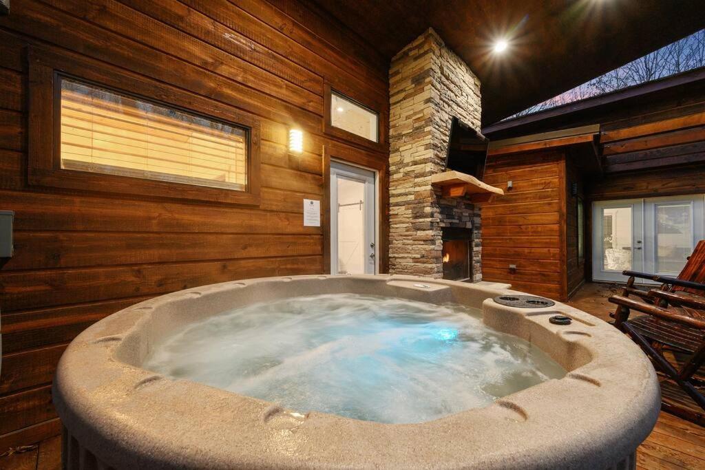 Diamond Cabin W/ Jet Shower & Secluded Back Deck! Broken Bow Exterior photo